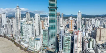 FG Empreendimentos Bate Recorde: 16 Obras Simultâneas no Litoral de SC, Incluindo o Futuro Prédio Residencial Mais Alto do Mundo