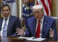 Guerra Ideológica de Trump: EUA Miram Extremismo de Esquerda na Europa com Novas Sanções e Doutrina de Segurança Nacional