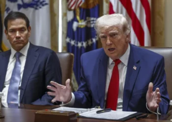 Guerra Ideológica de Trump: EUA Miram Extremismo de Esquerda na Europa com Novas Sanções e Doutrina de Segurança Nacional