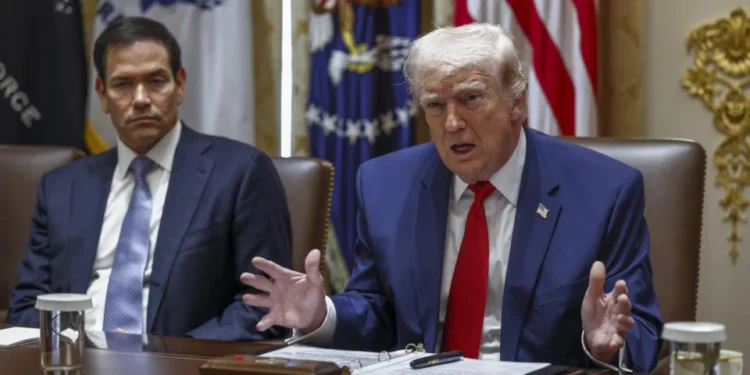 Guerra Ideológica de Trump: EUA Miram Extremismo de Esquerda na Europa com Novas Sanções e Doutrina de Segurança Nacional