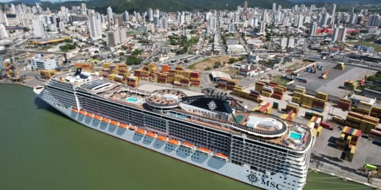 Porto de Itajaí: Gigantes dos Mares e Luxo Chegam com Novo Terminal Turístico para Impactar a Economia de Santa Catarina