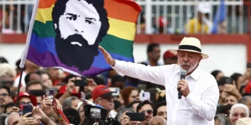 Lula adia comício em Florianópolis e agenda bate com evento de Flávio Bolsonaro em SC; entenda a disputa eleitoral