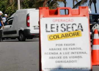 Drogômetro na Lei Seca: Como funciona o novo teste de saliva para flagrar motoristas sob efeito de drogas no Brasil?