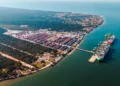 Porto Itapoá: Navios Maiores Miram Cargas de Santos e Paranaguá com Aprofundamento de Canal