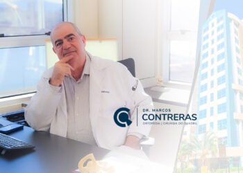 Foto do Dr. Marcos Contreras Ortopedista Cirurgião do Qaudril em Florianópolis com mais de 40 anos de experiência em tratamentos complexos do Quadril, formou vários alunos durante esses anos e atende em seu consultório em Florianópolis Santa Catarina.