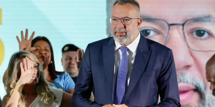 PF prende Deputado Eleito e Delegado do RJ por Lavagem de Dinheiro do Tráfico em Postos de Combustíveis