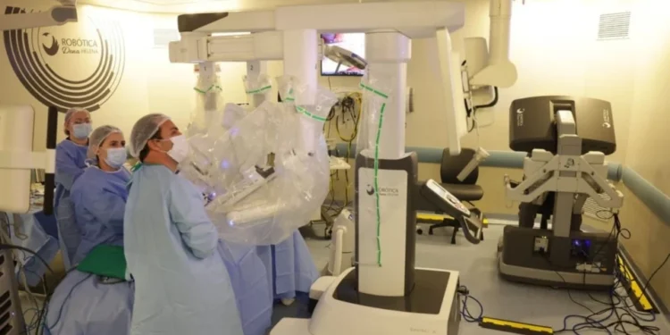 Milagre em Joinville: Cirurgia Robótica Pediátrica Salva Menino de 2 Anos e Restaura Seus Passos Após Remoção de Tumor