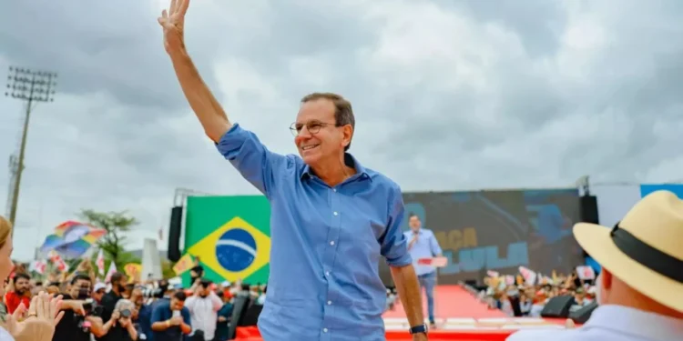 Eduardo Paes: De “quase eleito” a disputa acirrada contra Douglas Ruas no Rio de Janeiro