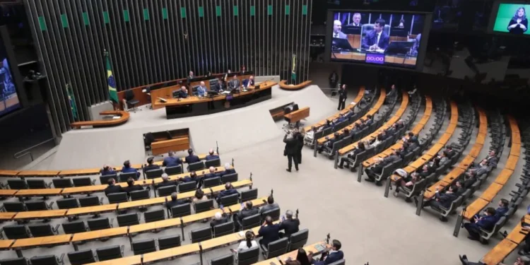 Eleitor Paranaense e Candidatos 2026: Um Perfil Distante nas Urnas Revela o ‘Eleitor Tradicionalista’