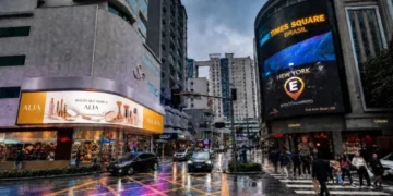Balneário Camboriú: “Times Square Brasil” ganha novo painel de LED de 50m² com investimento de R$ 500 mil para impulsionar economia noturna