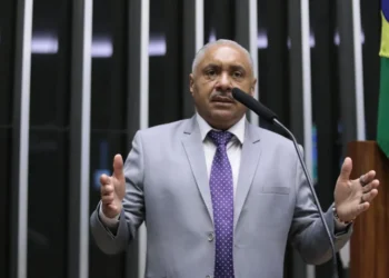 Figurões da Velha Política Aposentados pelas Urnas: De Tiririca a Renan Calheiros, quem saiu e quem ficou?