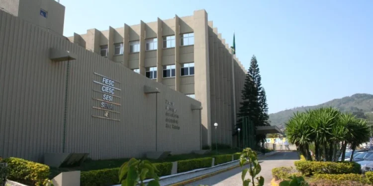 Gazeta do Povo Brilha no Prêmio Fiesc de Jornalismo com Reportagem Histórica Sobre Santa Catarina