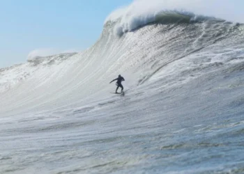Jaguaruna, SC: A Capital Oficial da Maior Onda do Brasil que Atrai Surfistas e Investimentos Mundiais