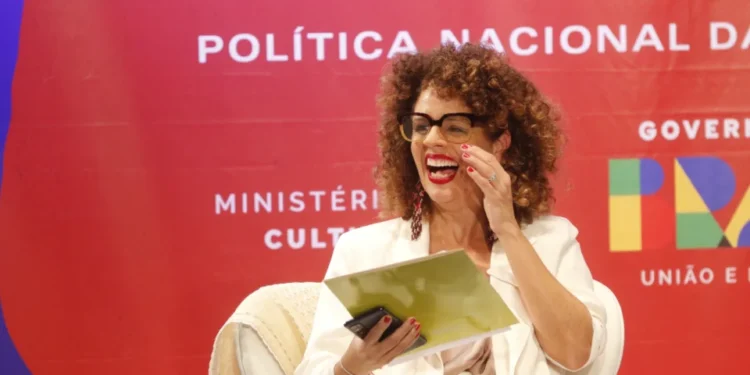 Maria Marighella: Neta do guerrilheiro Carlos Marighella é eleita deputada federal pelo PT na Bahia e promete honrar legado