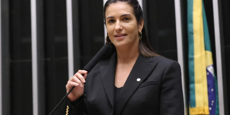 Roberta Roma: A Deputada que Conquistou a Bahia de Ponta a Ponta e Superou Desafios de Saúde na Reeleição